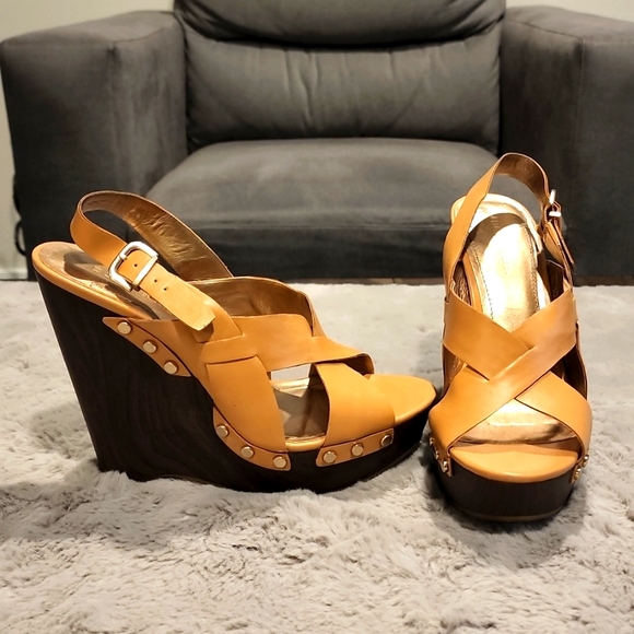 Women's BCBGeneration Tan Wedge Heel Sandals Size 10 (Excellent Condition) - Picture 3 of 3